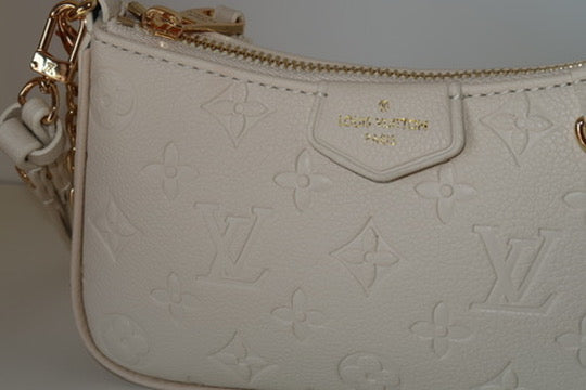 LV Easy Pouch On Stap