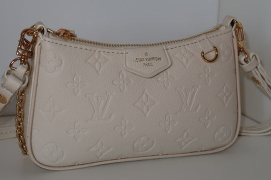 LV Easy Pouch On Stap