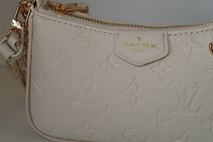 LV Easy Pouch On Stap